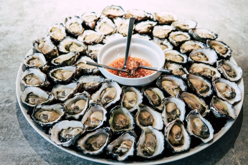 Catering de boda adaptado a las necesidades de vuestros invitados. Servicio de catering para casamientos con materias primas de primera calidad y menús adaptados.