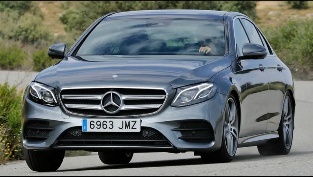 Alquiler de mercedes para bodas con flexibilidad de horarios y un servicio personalizado ¡Disfruta de una experiencia sobre ruedas!