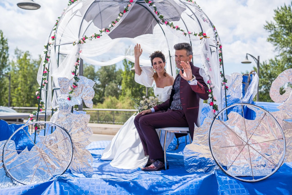 Elige entre un millón de posibilidades para alquilar coche para boda más acorde para vosotros. 