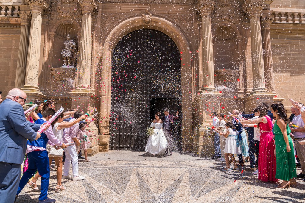 Paquetes de boda todo incluido con desplazamiento de invitados y hospedaje. Nuestro paquete boda todo incluido se encarga del alojamiento y de la selección del lugar.
